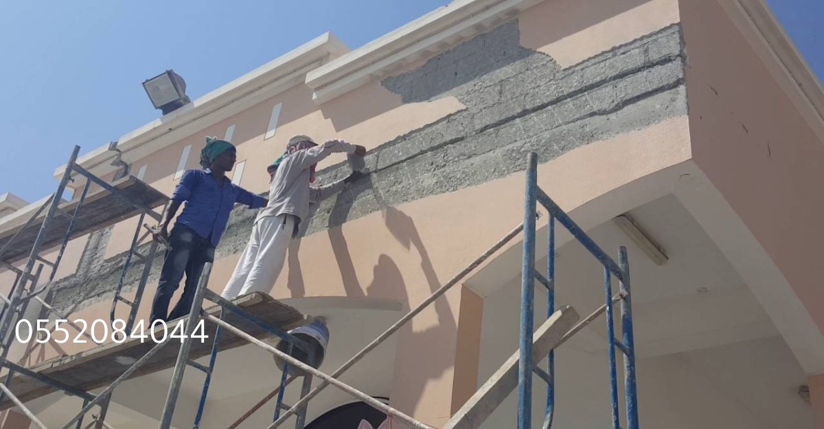 تركيب ساندوتش بانل للاسقف مع عزل حراري فعال في الأحساء.