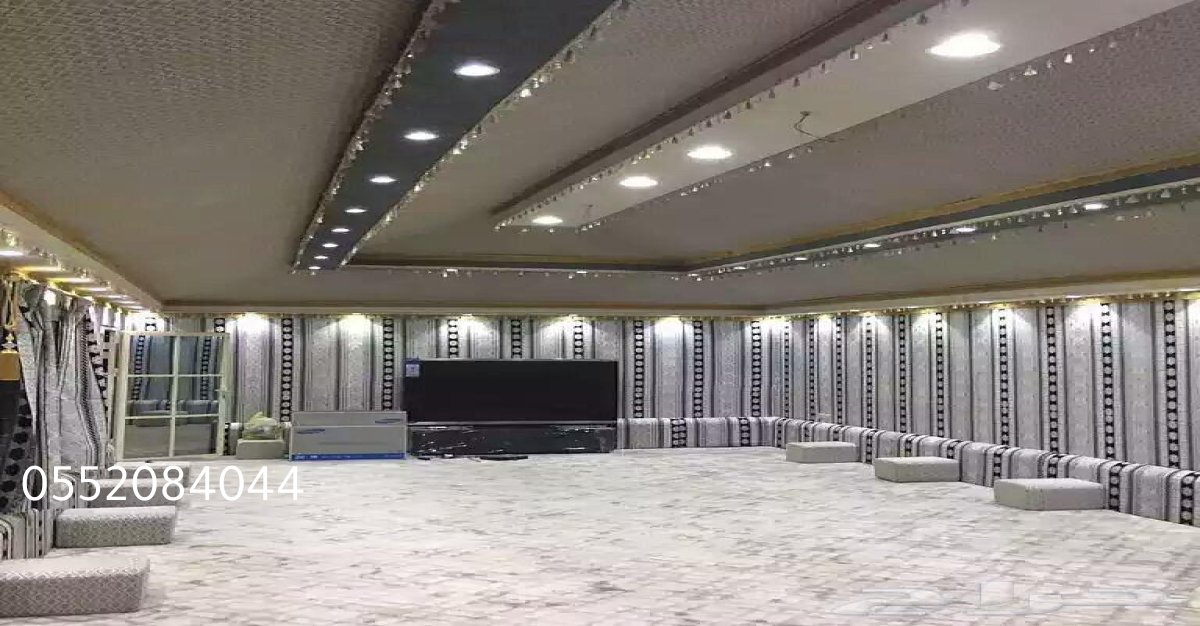 تصميمات حديثة لبيوت شعر توفر بيئة مريحة وجميلة في الحديقة.