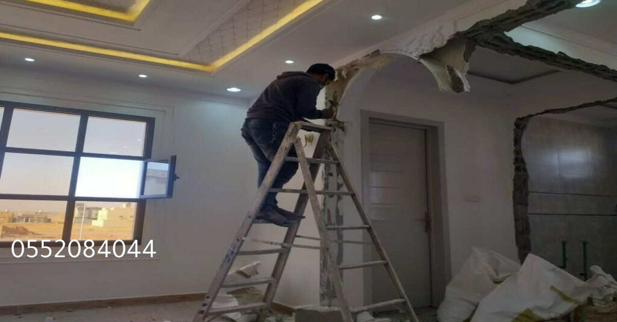 ساندوتش بانل مقاوم للحريق ويتميز بتركيب سريع وعزل ممتاز للأسطح الخارجية.